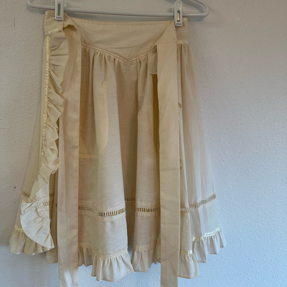 Elegant Cream Gunne Sax Apron - Picture 5 of 9